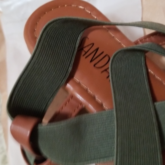 💥3 for $10💥 Sandal Up Khaki Green Sandal Flats - Picture 4 of 15